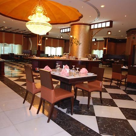 Al Bustan Tower Hotel Suites Šardžá Exteriér fotografie