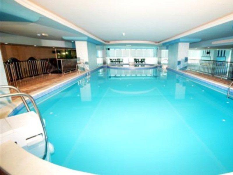 Al Bustan Tower Hotel Suites Šardžá Exteriér fotografie