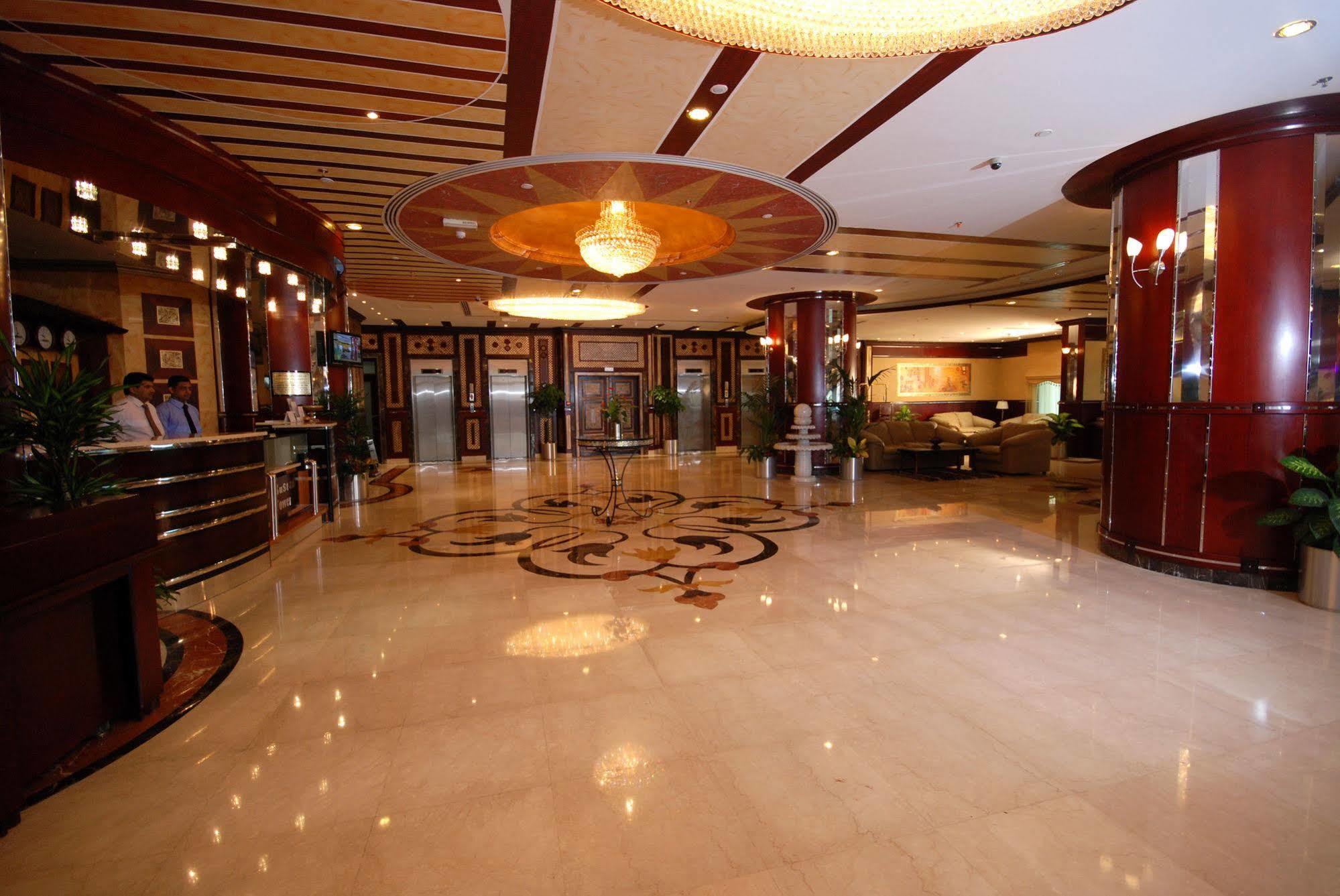 Al Bustan Tower Hotel Suites Šardžá Exteriér fotografie