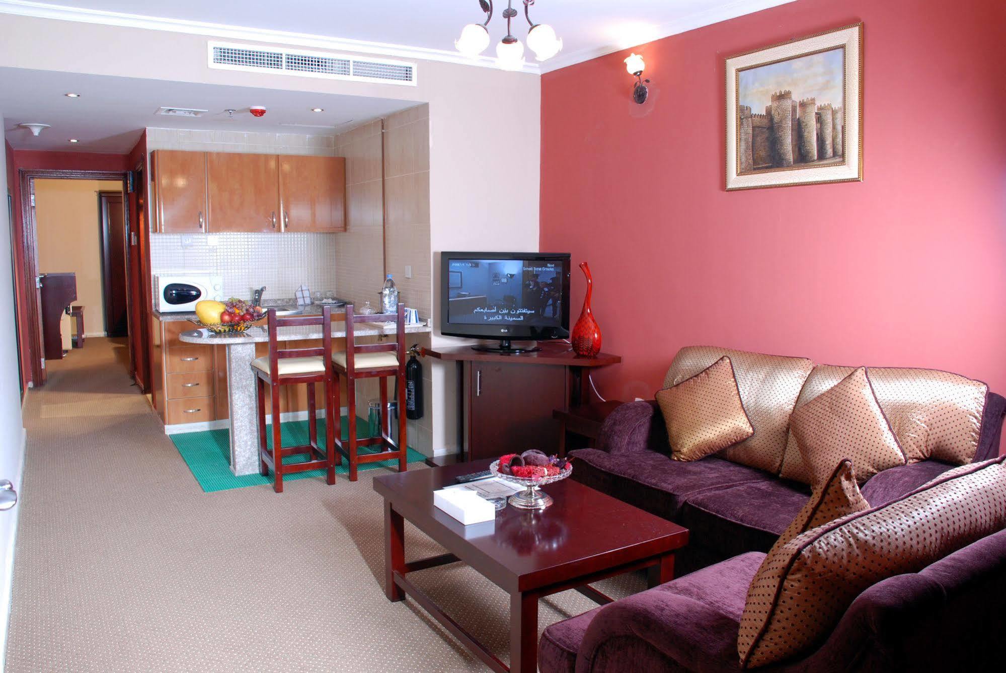 Al Bustan Tower Hotel Suites Šardžá Exteriér fotografie
