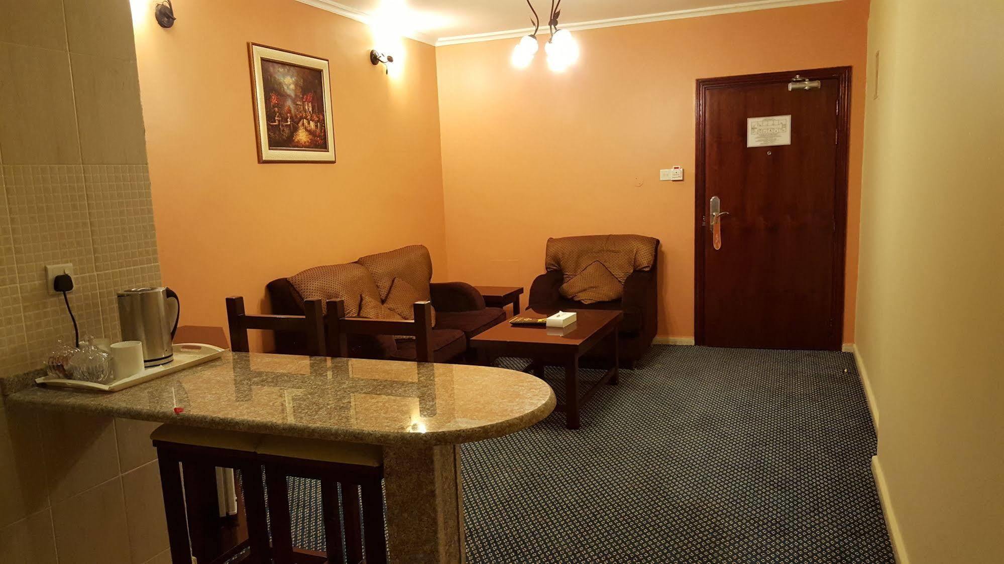 Al Bustan Tower Hotel Suites Šardžá Exteriér fotografie