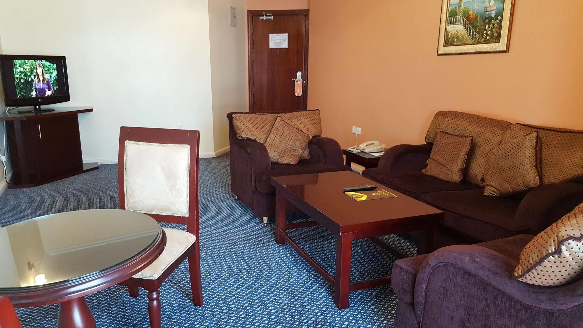 Al Bustan Tower Hotel Suites Šardžá Exteriér fotografie