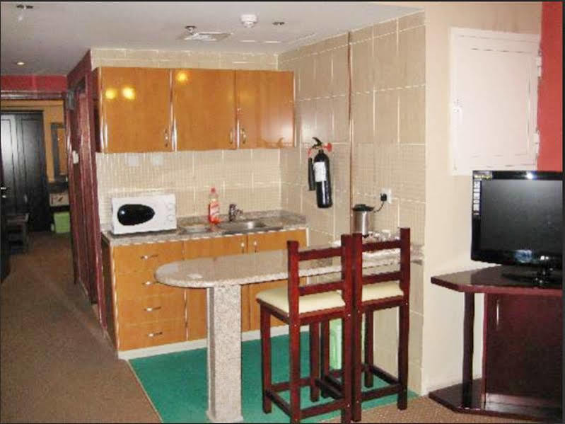 Al Bustan Tower Hotel Suites Šardžá Exteriér fotografie