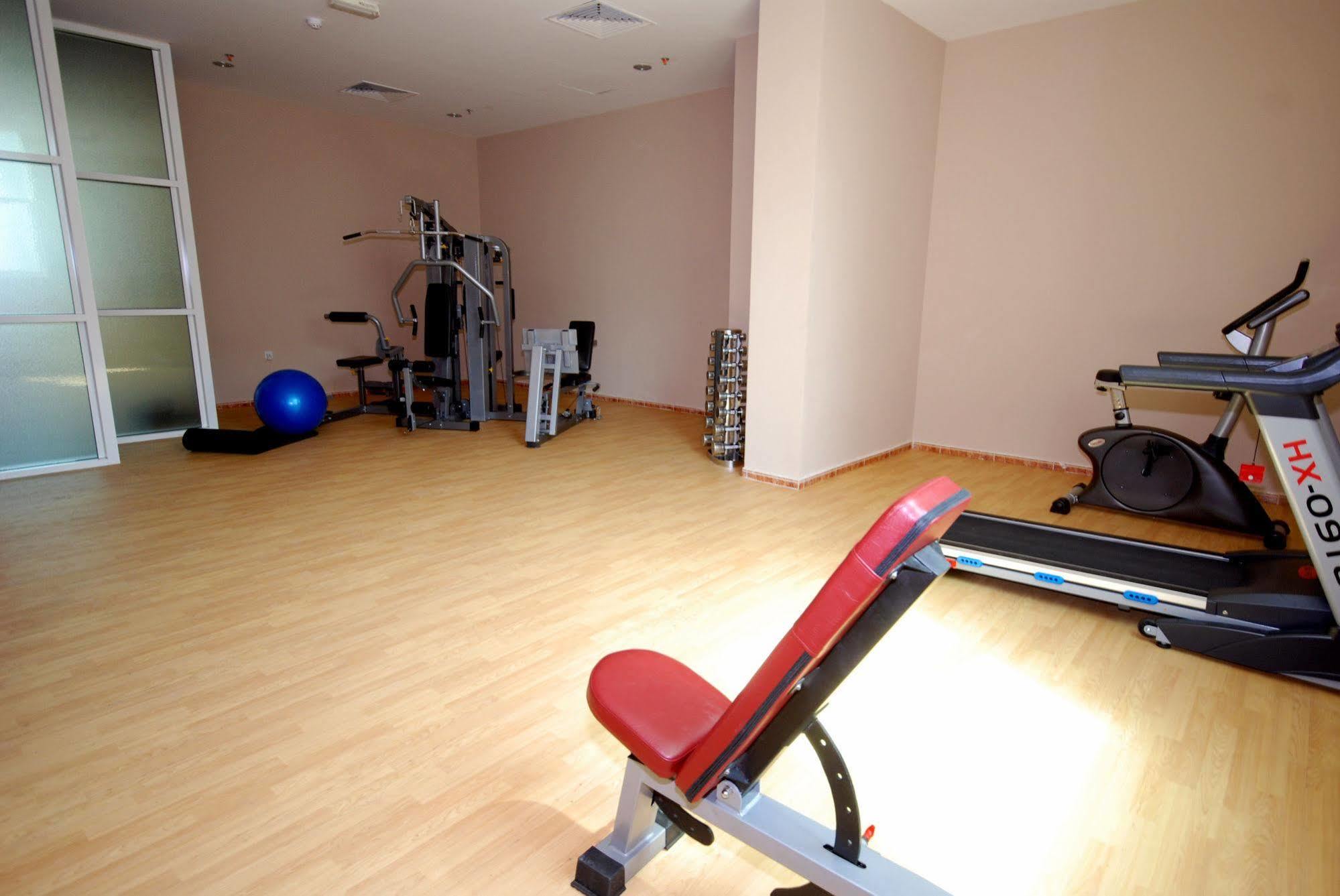 Al Bustan Tower Hotel Suites Šardžá Exteriér fotografie