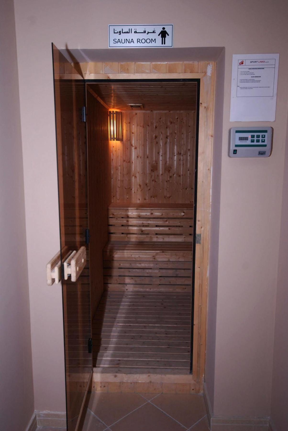 Al Bustan Tower Hotel Suites Šardžá Exteriér fotografie